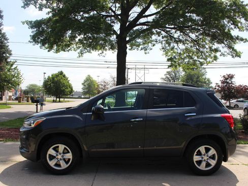Used 2018 Chevrolet Trax LT w/ Sun & Sound Package AWD/4WD image 6