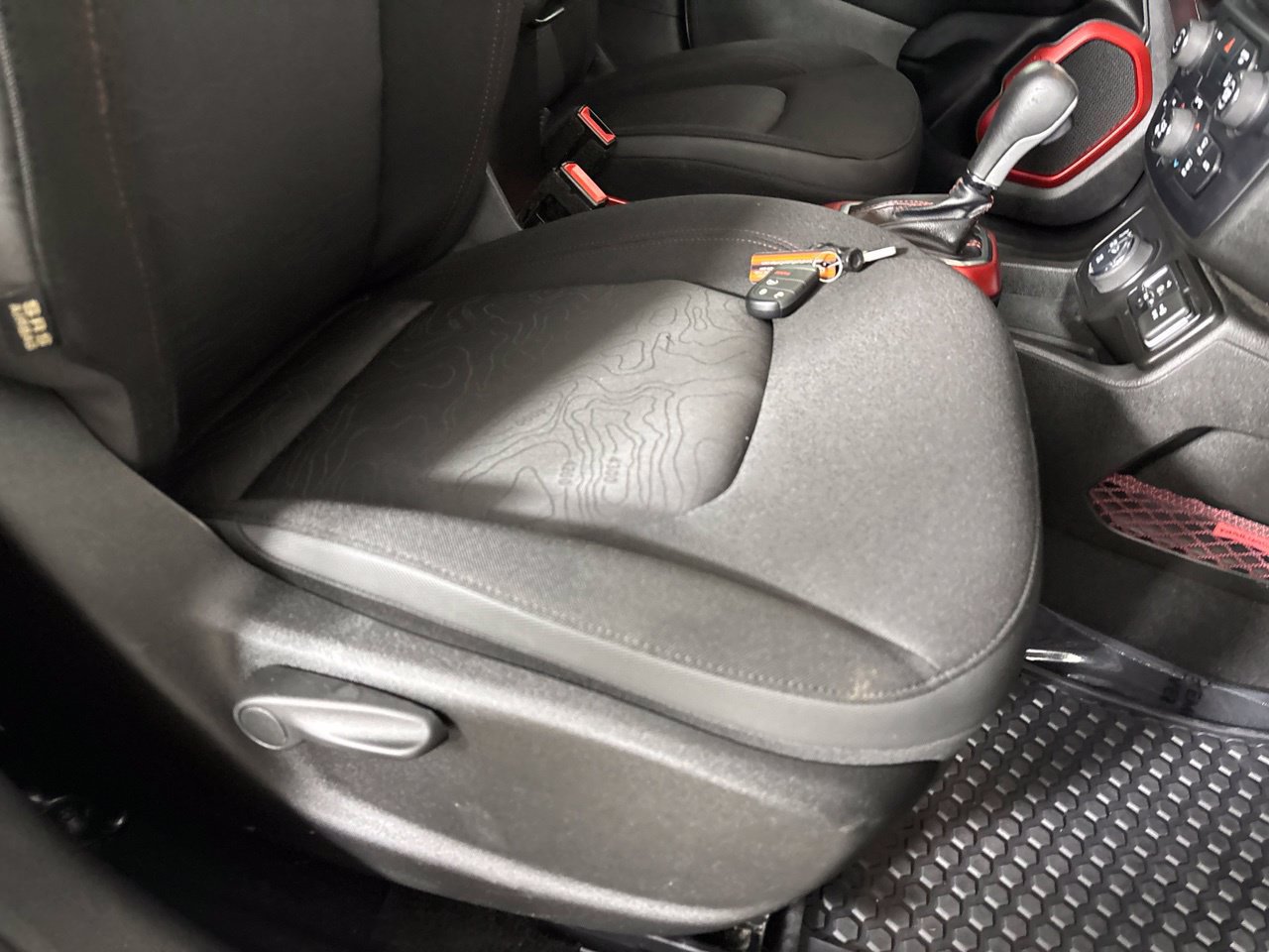 Used 2022 Jeep Renegade Trailhawk AWD/4WD image 32