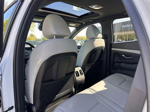 Certified 2025 Hyundai Santa Cruz Limited image 17