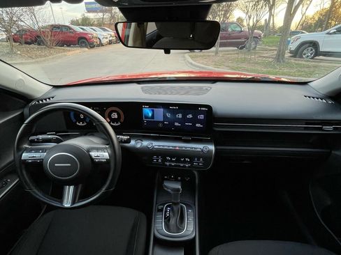 Used 2024 Hyundai Kona SEL image 10