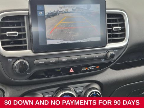 Used 2025 Hyundai Venue SEL FWD image 17