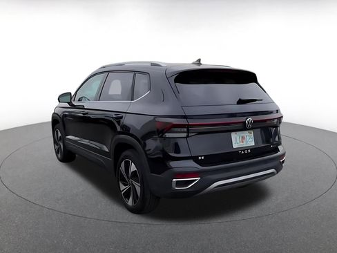 Used 2025 Volkswagen Taos SE image 11