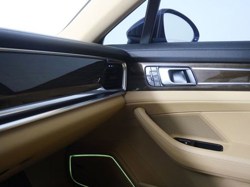 Used 2021 Porsche Panamera RWD image 30