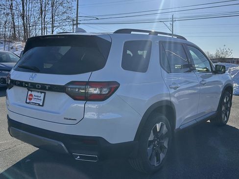 New 2026 Honda Pilot Touring image 5