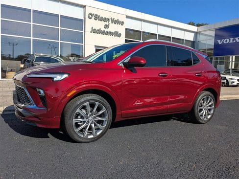 Used 2025 Buick Encore GX Avenir w/ Avenir Technology Package image 10