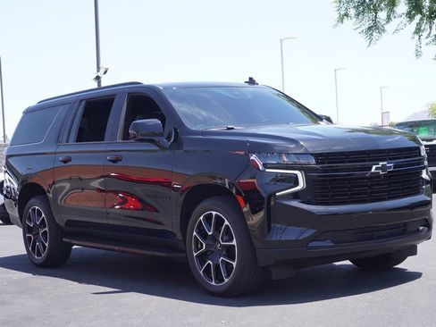 Certified 2023 Chevrolet Suburban RST w/ Sport Performance Package AWD/4WD image 4