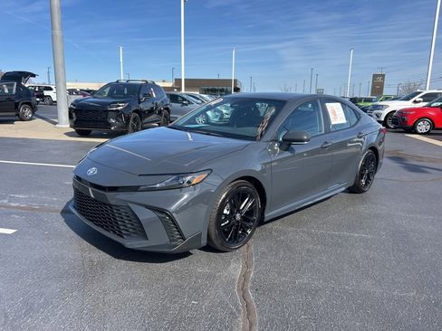 Used 2026 Toyota Camry SE image 1