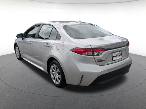 Used 2025 Toyota Corolla LE FWD image 4