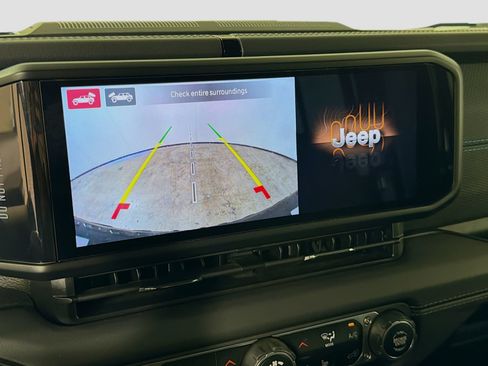 Used 2025 Jeep Wrangler Unlimited Rubicon 4xe AWD/4WD image 16