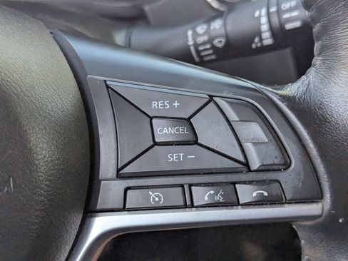 Used 2017 Nissan Rogue SV FWD image 27