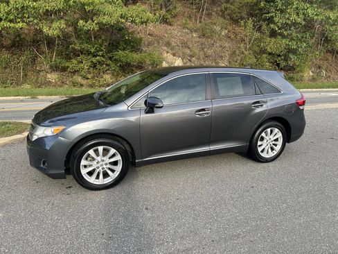Used 2015 Toyota Venza XLE image 3