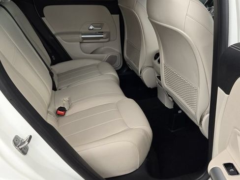 Used 2025 Mercedes-Benz GLA 250 image 15