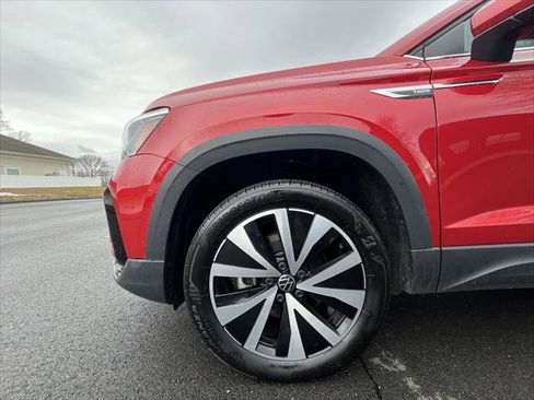 Used 2022 Volkswagen Taos SE w/ Panoramic Sunroof Package image 10