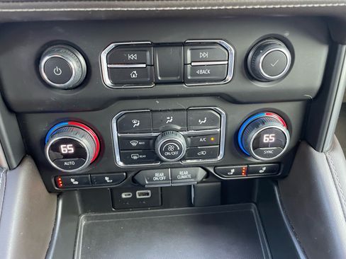 Used 2023 Chevrolet Tahoe LT RWD image 9