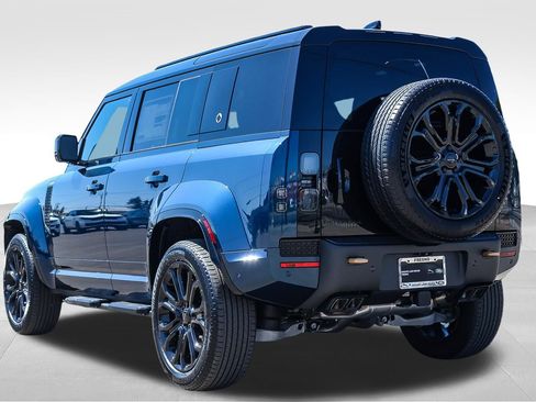New 2026 Land Rover Defender 110 AWD/4WD image 7