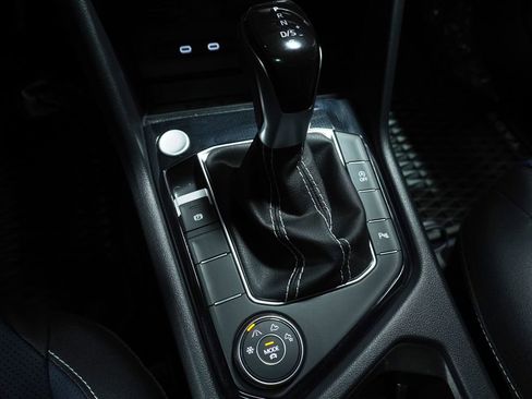 Certified 2025 Volkswagen Taos SEL AWD/4WD image 18