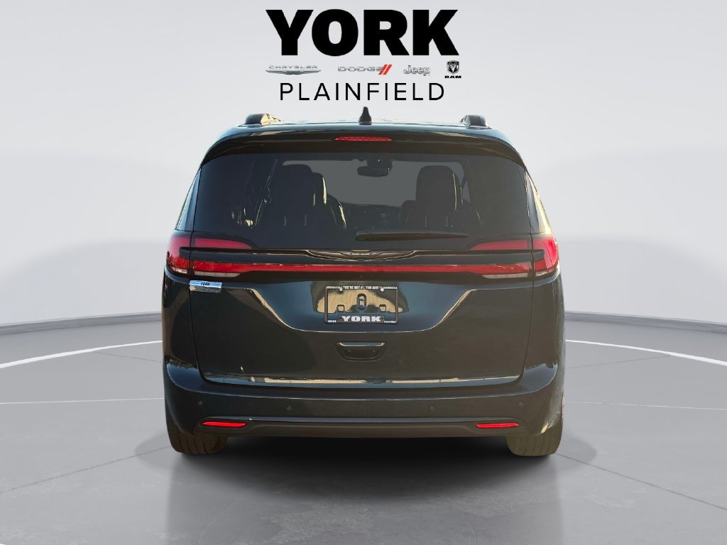 Used 2025 Chrysler Pacifica Limited FWD image 6