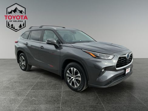 Used 2023 Toyota Highlander XLE AWD/4WD image 7