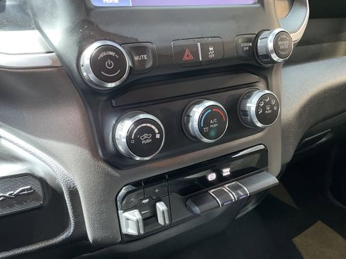 Used 2022 RAM 3500 Big Horn AWD/4WD image 28