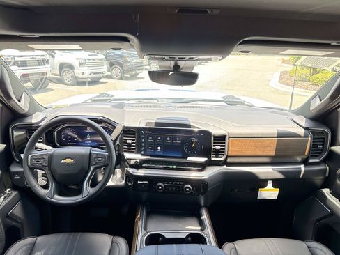 New 2026 Chevrolet Silverado 2500 High Country w/ High Country Premium Package AWD/4WD image 12