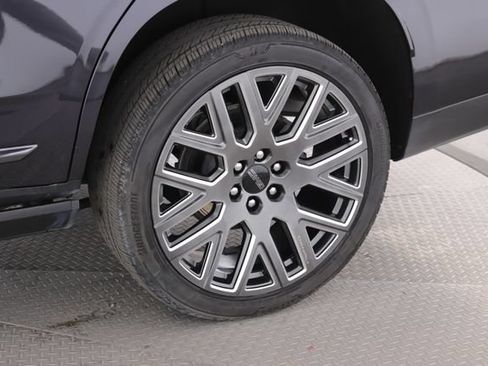Used 2025 GMC Yukon Denali Ultimate w/ LPO, Floor Liner Package AWD/4WD image 14
