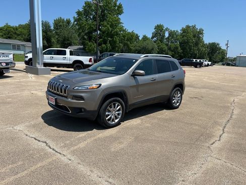Used 2018 Jeep Cherokee Limited image 1
