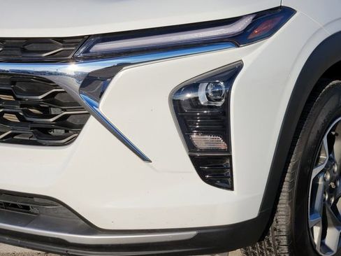 Used 2025 Chevrolet Trax LT image 10