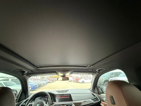 Used 2021 BMW X5 xDrive40i w/ M Sport Package image 8