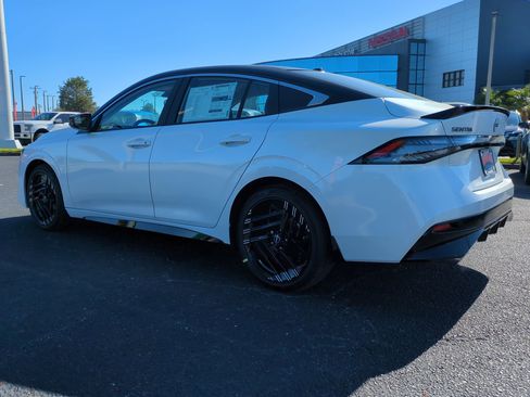 New 2026 Nissan Sentra SR w/ Floor Mat Package FWD image 6