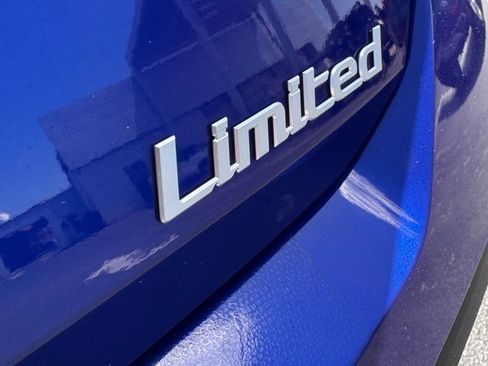 Used 2025 Hyundai Elantra Limited FWD image 8
