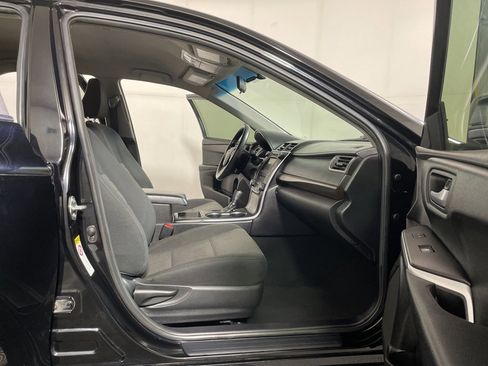 Used 2017 Toyota Camry LE image 23