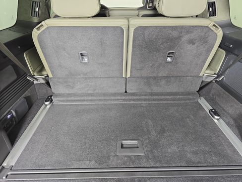 Used 2023 Rivian R1S Adventure AWD/4WD image 32