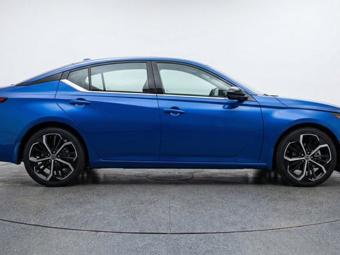 Used 2025 Nissan Altima 2.5 SR image 11