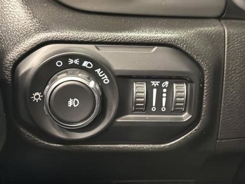 Used 2022 Jeep Wrangler Unlimited Sahara AWD/4WD image 29