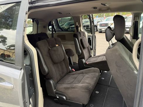 Used 2013 Dodge Grand Caravan SXT FWD image 17