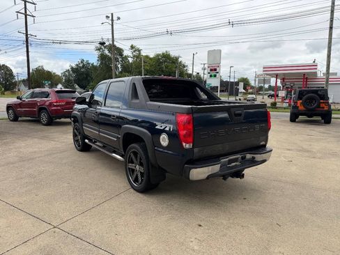 Used 2006 Chevrolet Avalanche Z71 w/ Sun And Sound Package AWD/4WD image 3