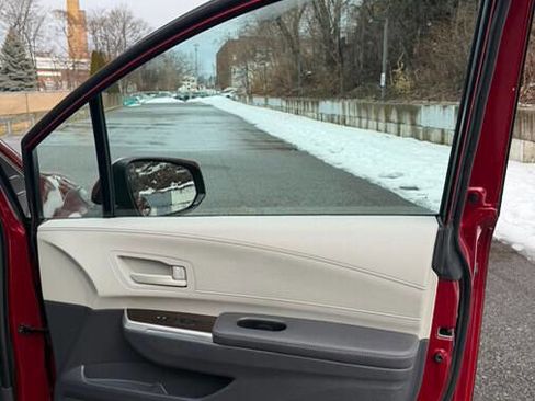 Used 2021 Toyota Sienna LE image 26