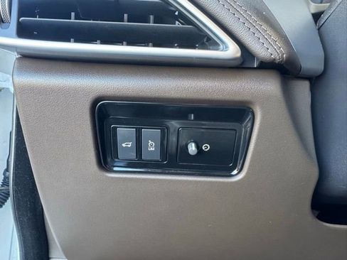 Used 2019 Jaguar F-PACE Prestige image 22