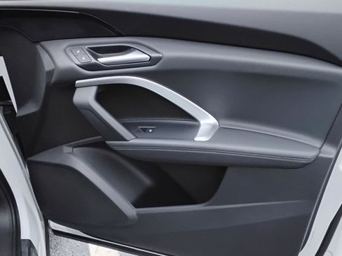 Certified 2025 Audi Q5 Premium w/ Convenience Package image 22