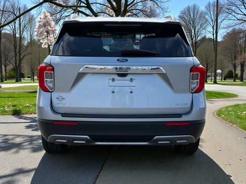 Used 2023 Ford Explorer XLT w/ Equipment Group 202A AWD/4WD image 7