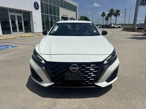 Used 2024 Nissan Altima 2.5 SR FWD image 2