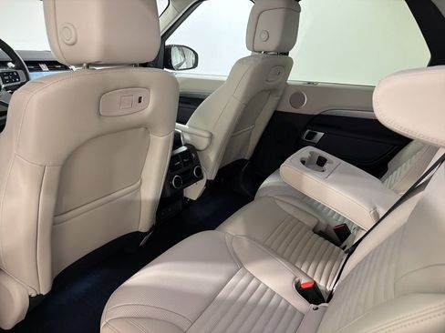 Used 2025 Land Rover Discovery Dynamic SE image 21