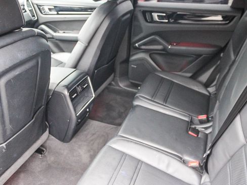 Used 2022 Porsche Cayenne image 19