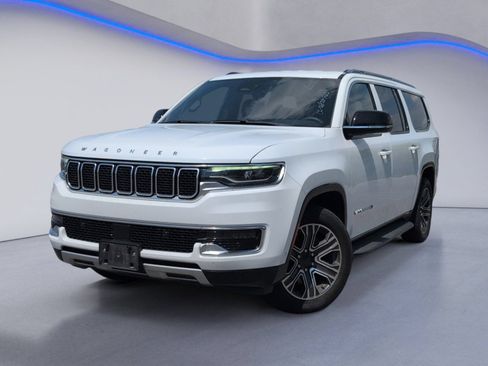 Used 2024 Jeep Wagoneer L Series II RWD image 2