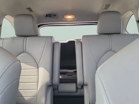 Used 2023 Toyota Highlander XLE FWD image 13