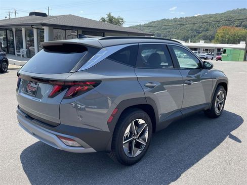 New 2026 Hyundai Tucson SEL image 3