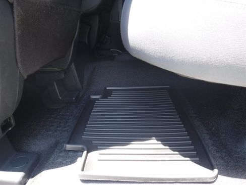 Used 2022 Nissan Titan S RWD image 12