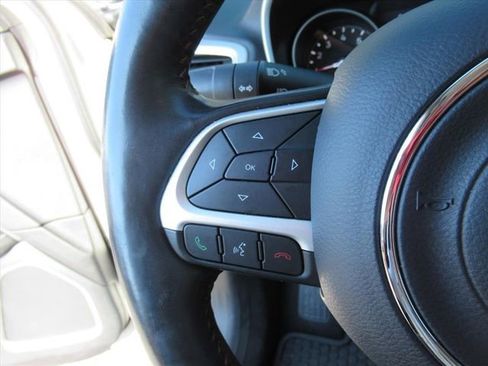 Used 2020 Jeep Compass Latitude w/ Cold Weather Group image 18