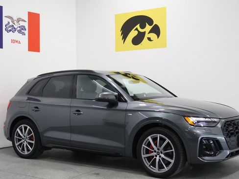 Used 2024 Audi Q5 e Prestige w/ Prestige Package image 1