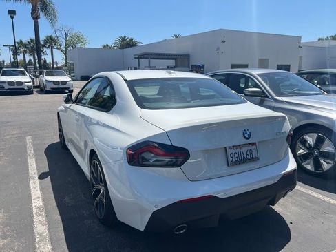 Used 2023 BMW 230i Coupe w/ Convenience Package RWD image 3